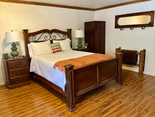 1 Queen Bed [Room #1]