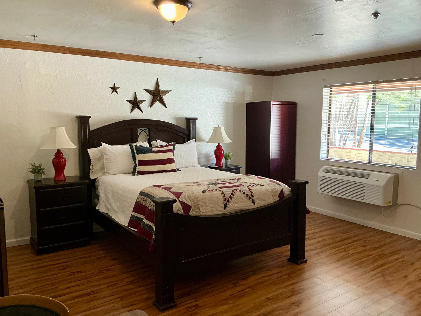 1 Queen Bed [Room #2]