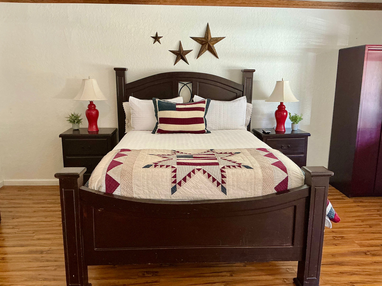 1 Queen Bed [Room #2]