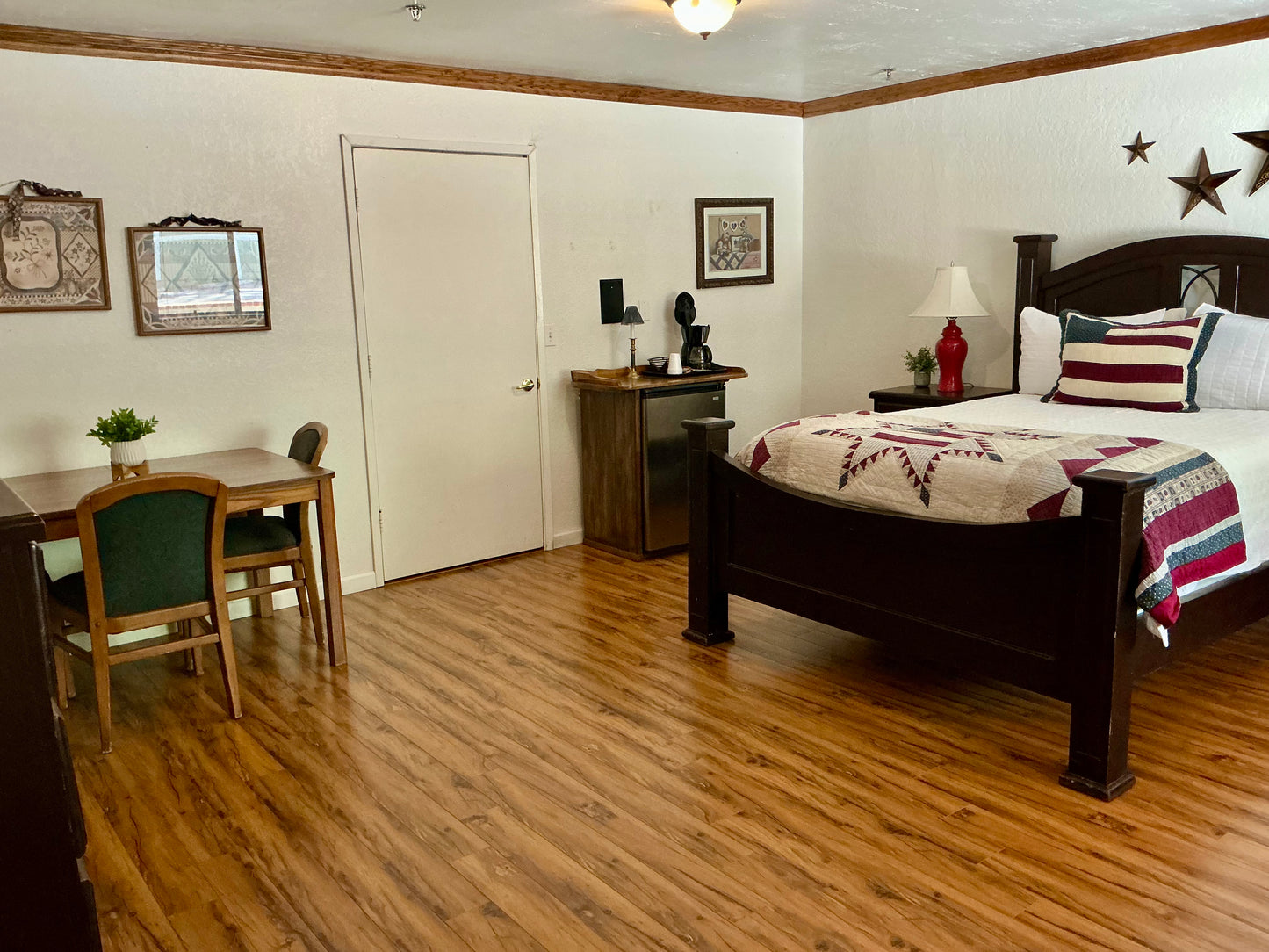 1 Queen Bed [Room #2]