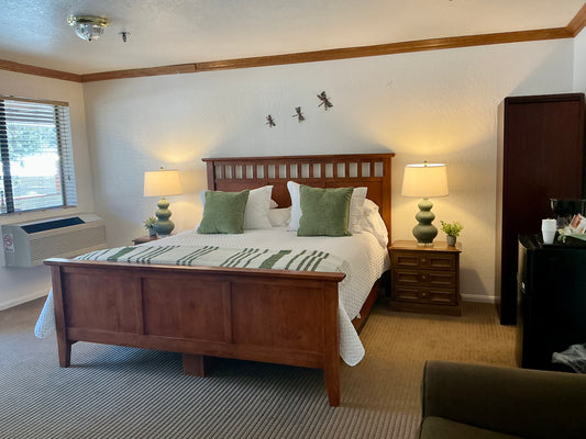 1 King Bed [Room #4]