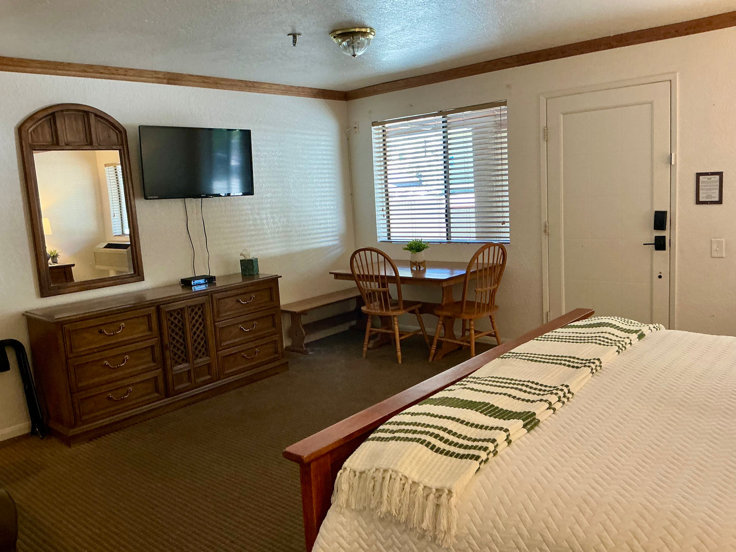 1 King Bed [Room #4]