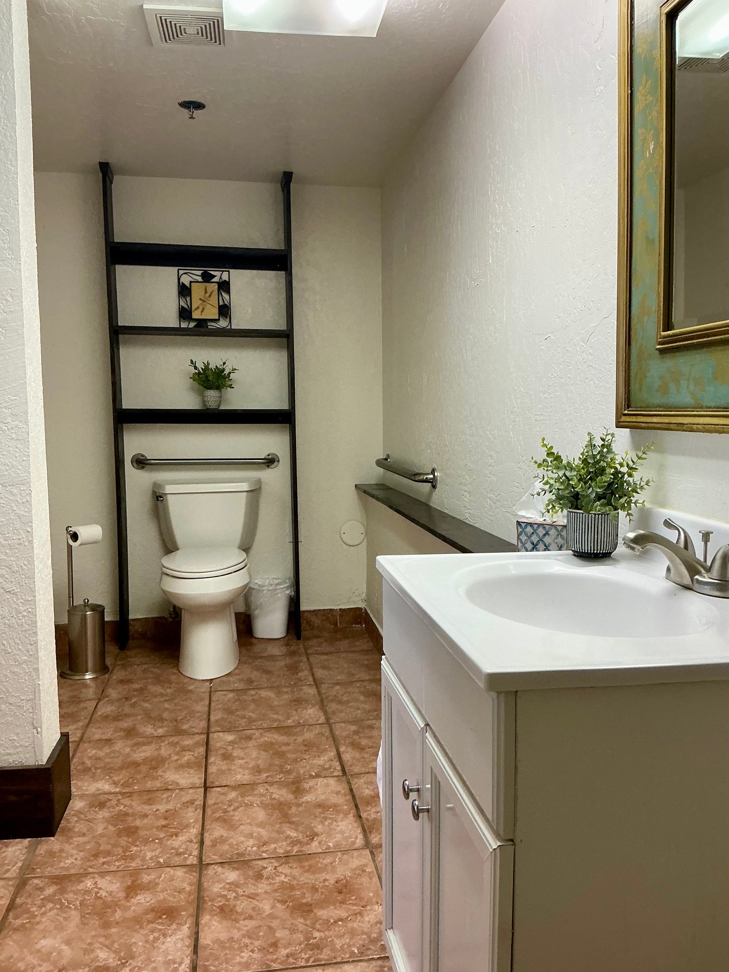 1 King Bed [Room #4]