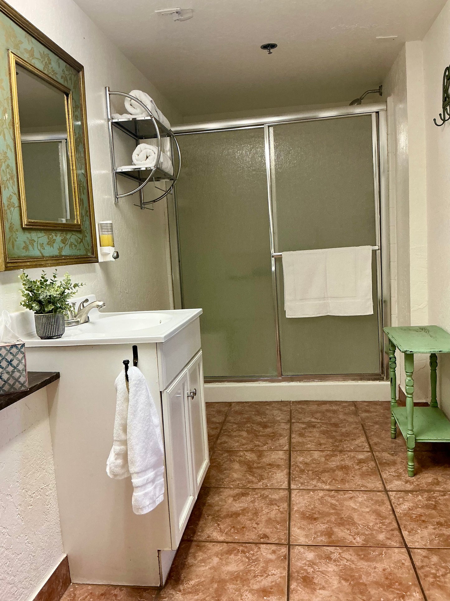 1 King Bed [Room #4]