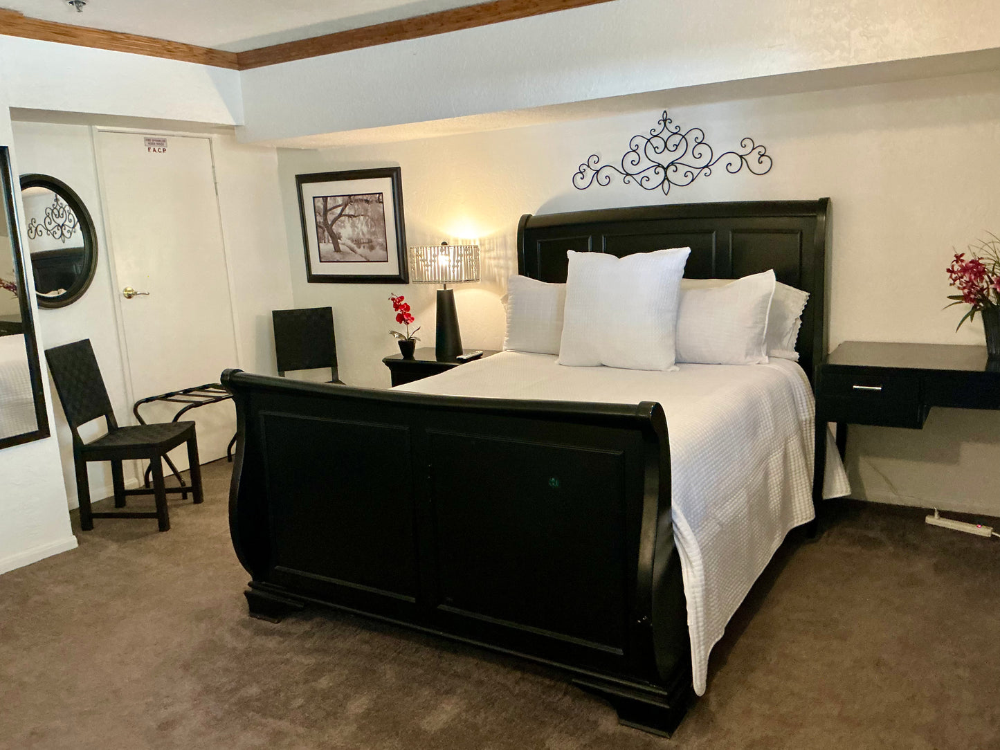 1 Queen Bed and 1 Double Bed [Room #6]