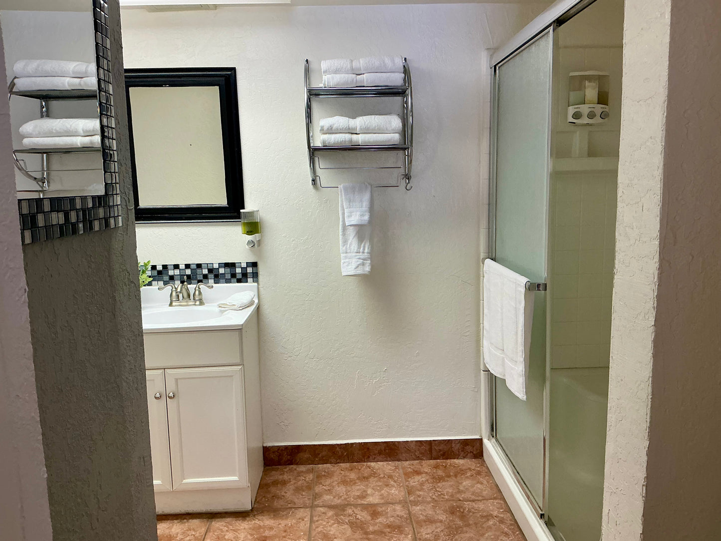 1 Queen Bed and 1 Double Bed [Room #6]