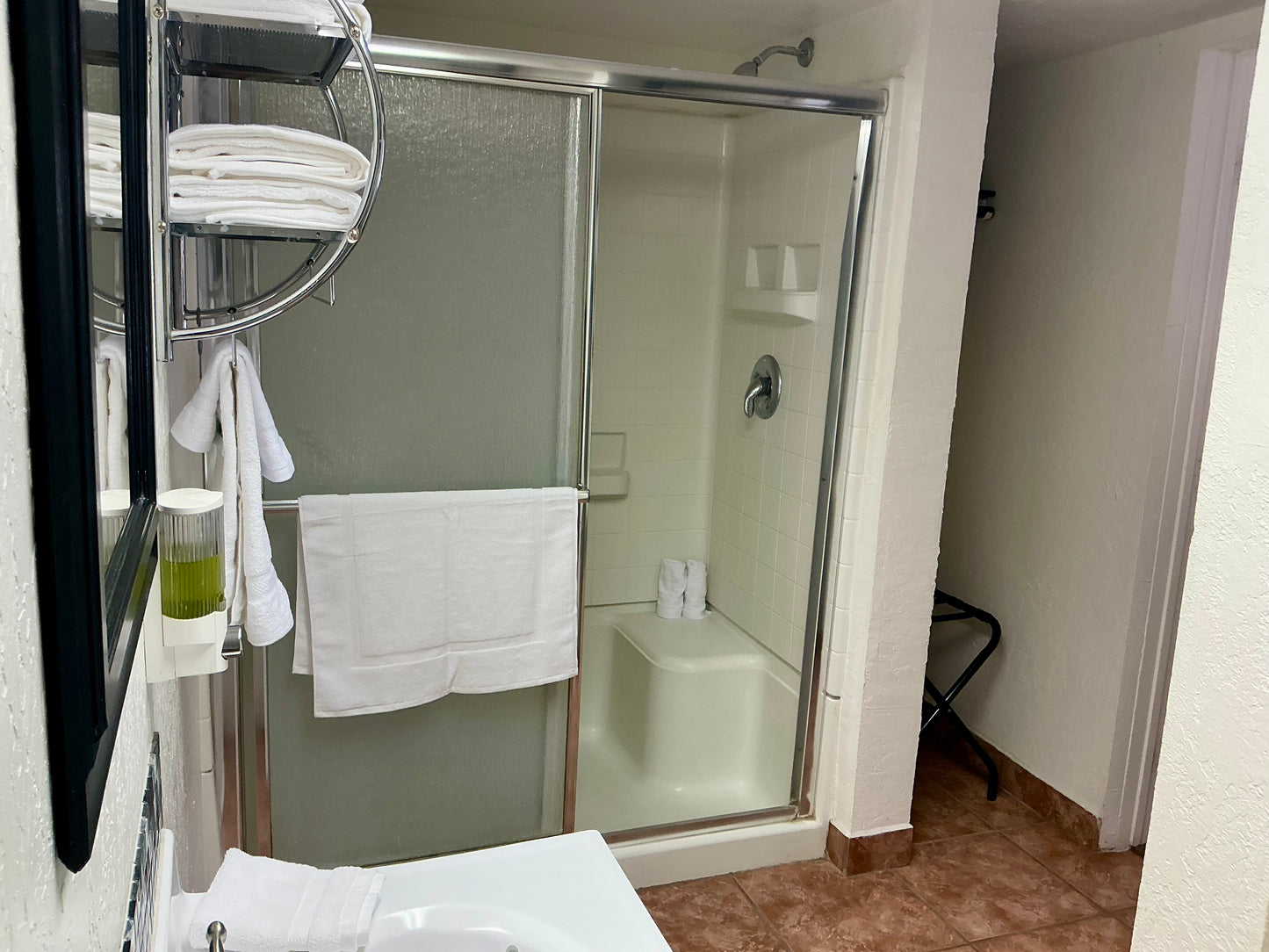 1 Queen Bed and 1 Double Bed [Room #6]