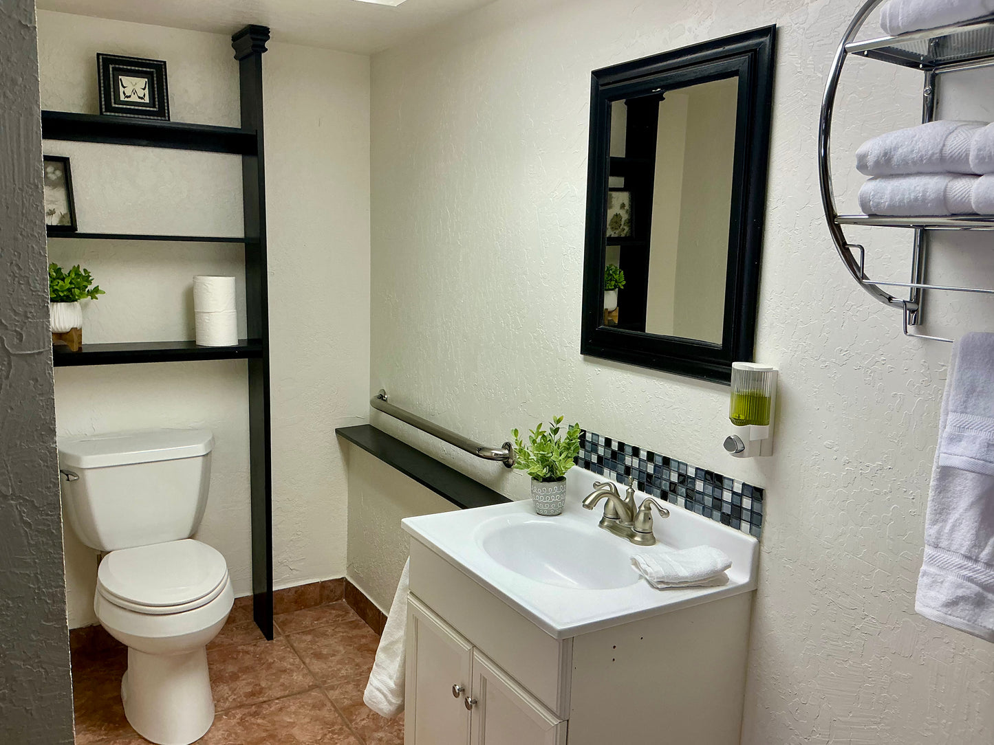 1 Queen Bed and 1 Double Bed [Room #6]